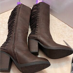 Western style med brown boots with low heel and lace- up details.